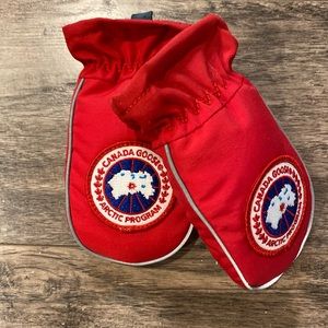 Canada Goose Baby Gloves